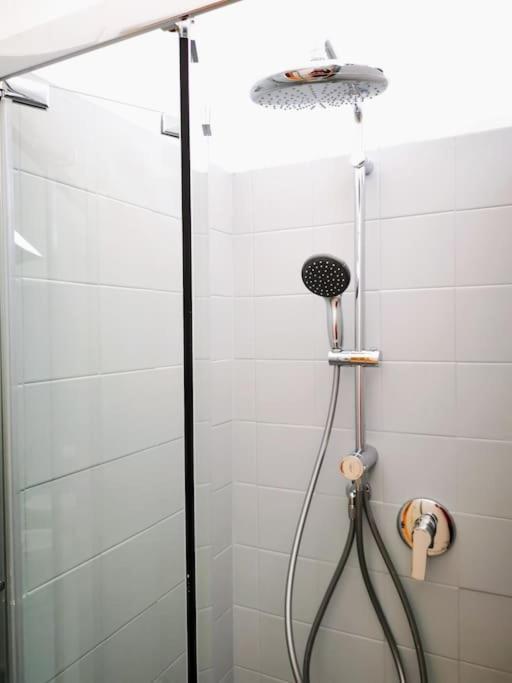 Ferienwohnung Sunny Flat 50 Meters From The Metro Mailand Exterior foto