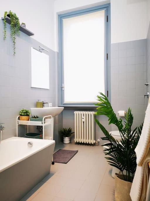 Ferienwohnung Sunny Flat 50 Meters From The Metro Mailand Exterior foto