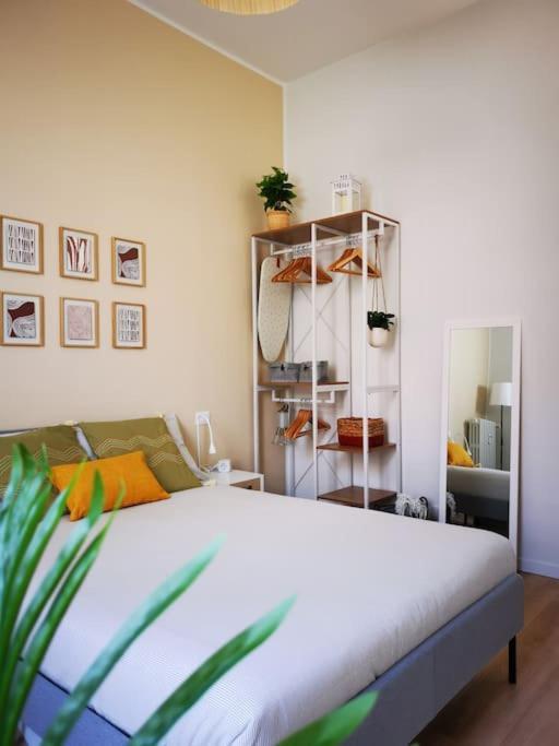 Ferienwohnung Sunny Flat 50 Meters From The Metro Mailand Exterior foto