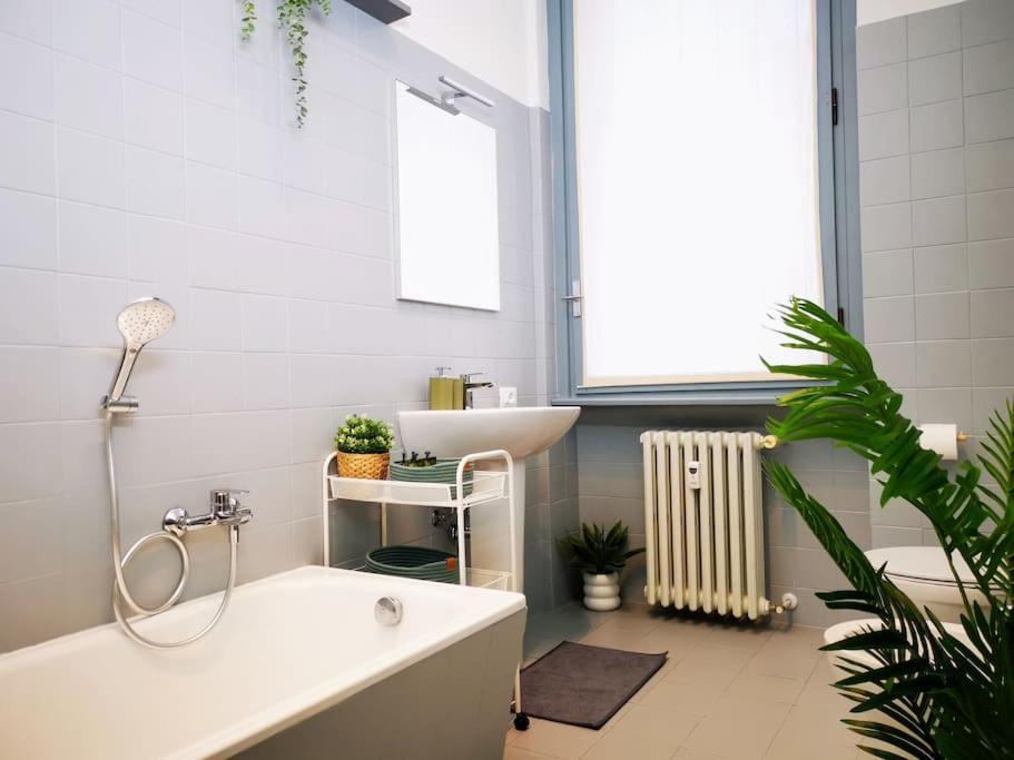 Ferienwohnung Sunny Flat 50 Meters From The Metro Mailand Exterior foto