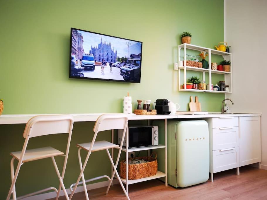 Ferienwohnung Sunny Flat 50 Meters From The Metro Mailand Exterior foto