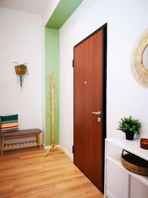 Ferienwohnung Sunny Flat 50 Meters From The Metro Mailand Exterior foto