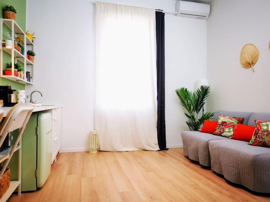 Ferienwohnung Sunny Flat 50 Meters From The Metro Mailand Exterior foto