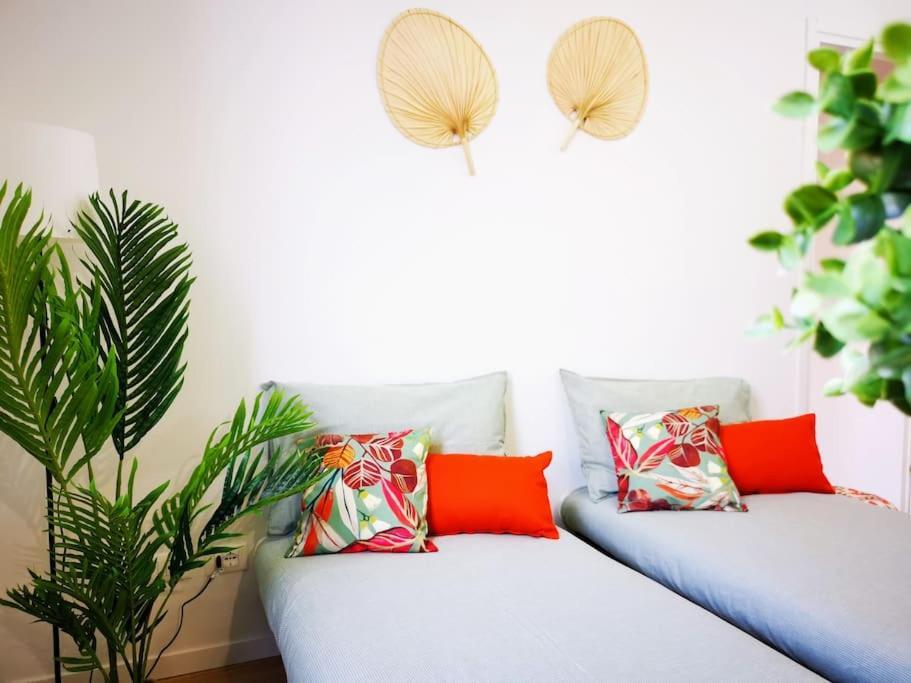 Ferienwohnung Sunny Flat 50 Meters From The Metro Mailand Exterior foto