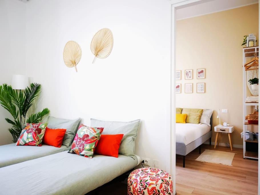 Ferienwohnung Sunny Flat 50 Meters From The Metro Mailand Exterior foto