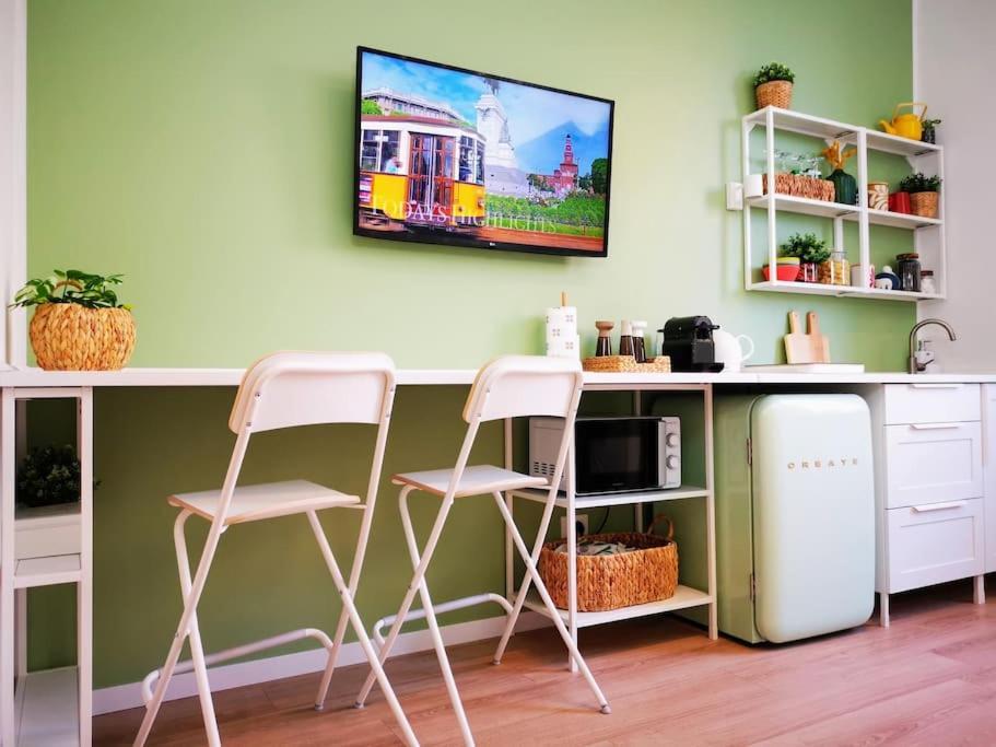 Ferienwohnung Sunny Flat 50 Meters From The Metro Mailand Exterior foto